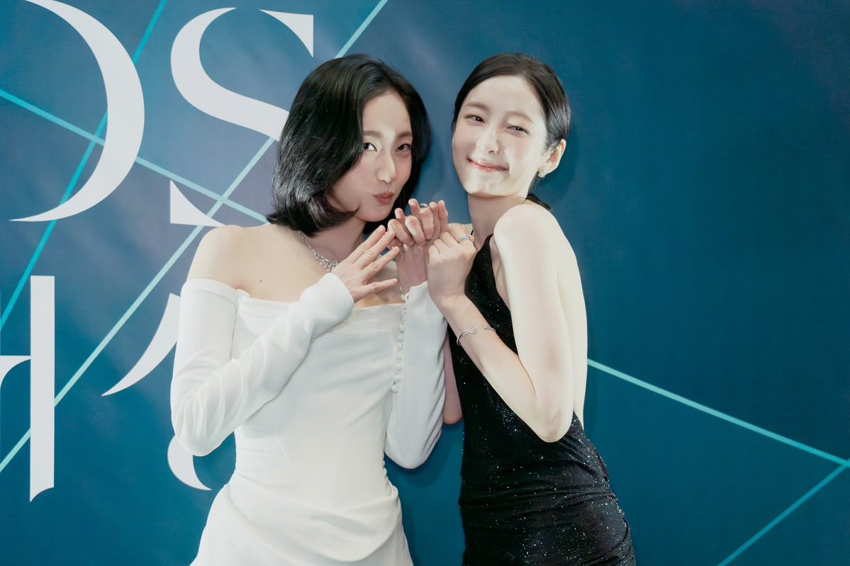 k_angh_a's tweet photo. 손깍지 은중상연 한결같다👭 https://t.co/Guje40HZKz