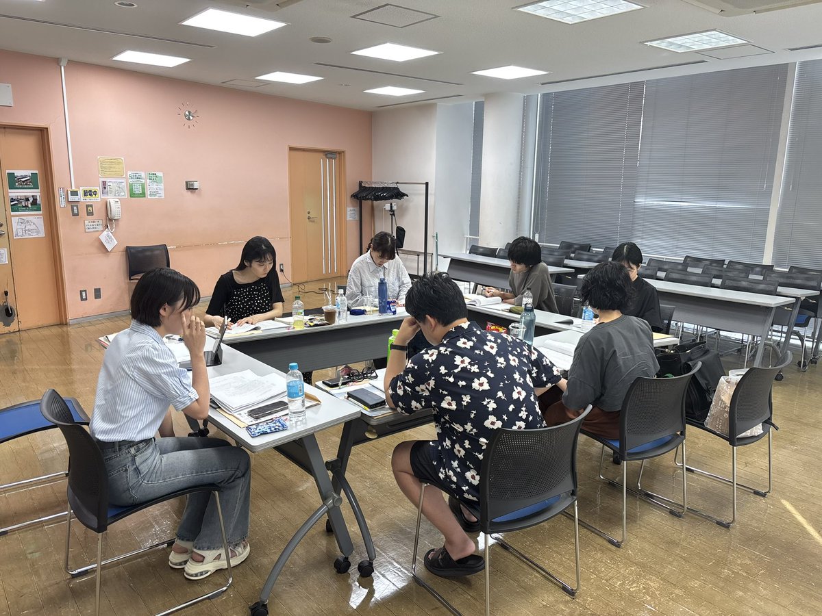 signifietext's tweet photo. ＼『百合鴎』稽古開始！／

いよいよ新作公演『百合鴎』のクリエイションが始まりました！
読み合わせながら、交差する群像の時と場をときほぐしていきます。

〈チケットご予約はこちらから！↓〉

https://t.co/1cxRCkxbCa https://t.co/5thVYAdmtr