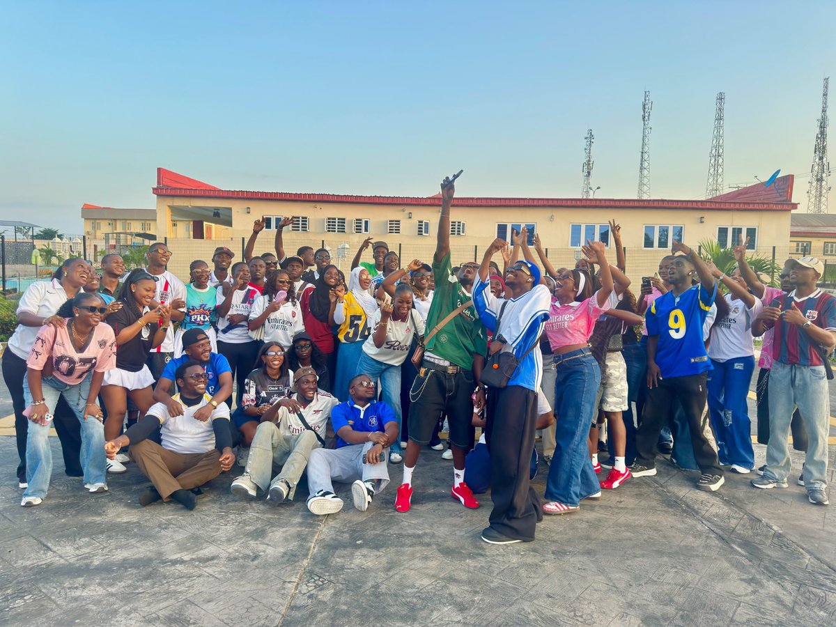 pharmaffinclass's tweet photo. (Final days in Ogbafemi)⏳😍
On the 21st of July, we took to the streets of Ogbafemi and showcased our best jersey wears for C25 Jersey Day and we surely had the best fun!🤩
#fybrecap #fyb #compound25 #ifepharmacy #oaufyb #pharmacy https://t.co/Yd0OVYB0kI