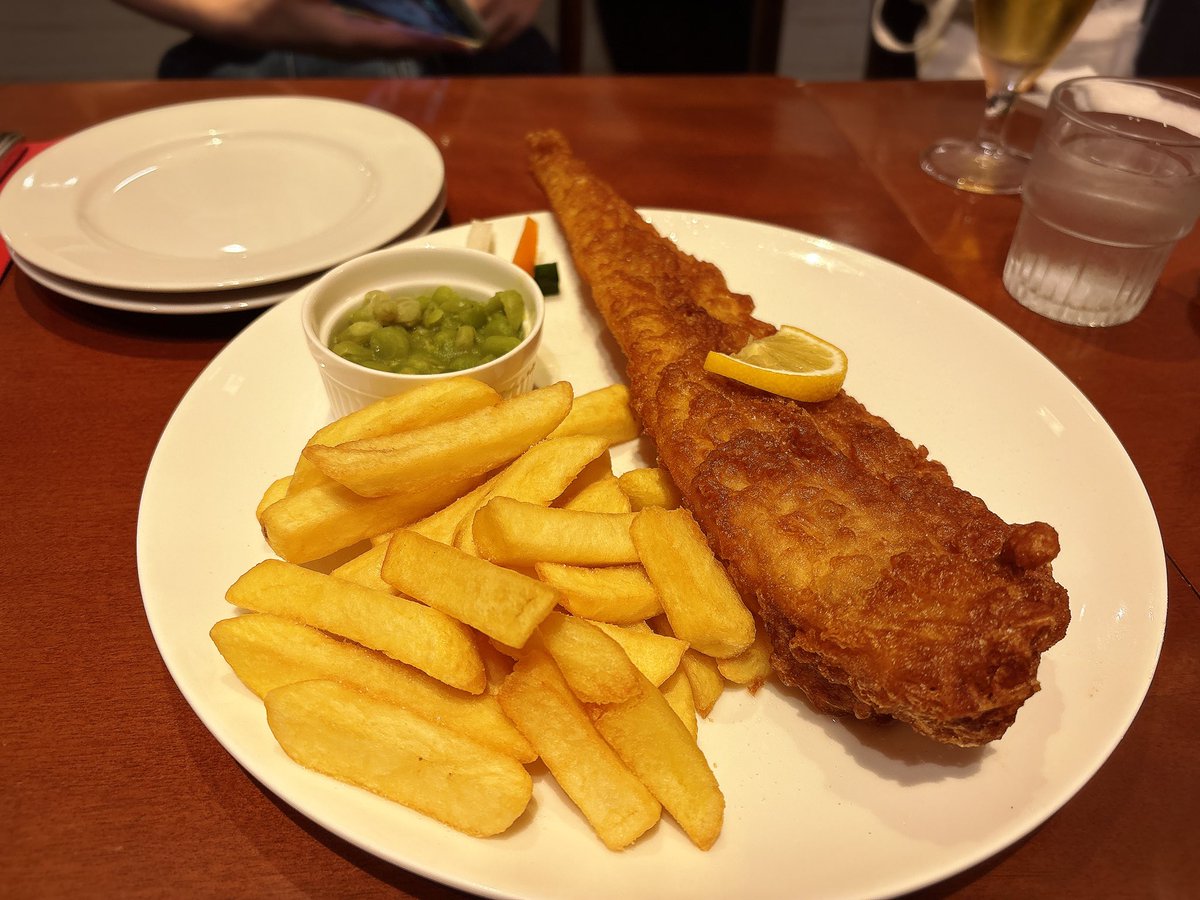 chikaco_eats's tweet photo. フィッシュアンドチップス https://t.co/nCGfwmNMNt