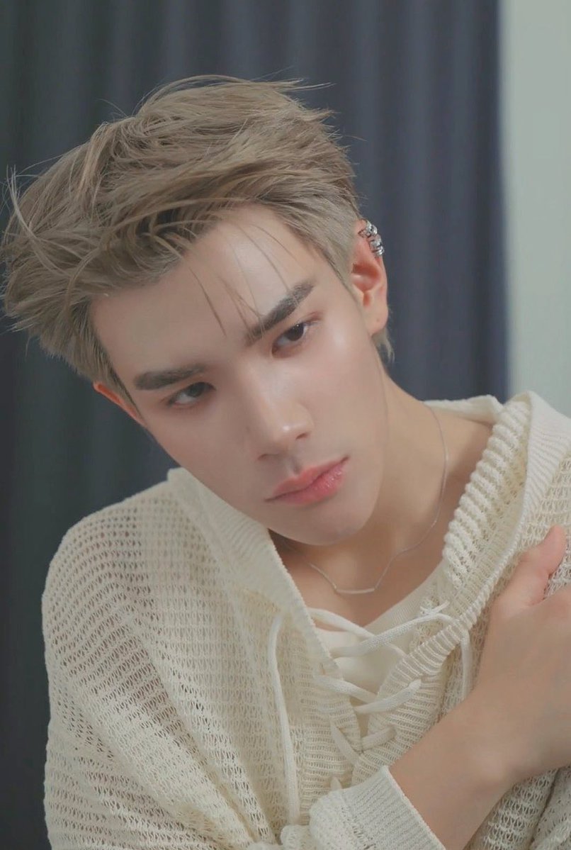 universegmnf's tweet photo. ผมสิ้น ผมว่าผมไม่ไหว 🙂‍↔️🙂‍↔️🙂‍↔️🙂‍↔️ ผมหวงวะ 

MINT X FOURTH BOUCHERON 
#FOURTHxMintMagTH
#Fourthnattawat #โฟร์ทณัฐวรรธน์ https://t.co/AoIldWO8Zc