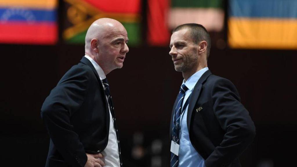 Mercado_Ingles's tweet photo. 🚨🌎 𝗨𝗟𝗧𝗜𝗠𝗔 𝗛𝗢𝗥𝗔. La UEFA le ha pedido a la FIFA LA RENUNCIA INMEDIATA DE GIANNI INFANTINO. [Telegraph] https://t.co/cSnpPoDGNW