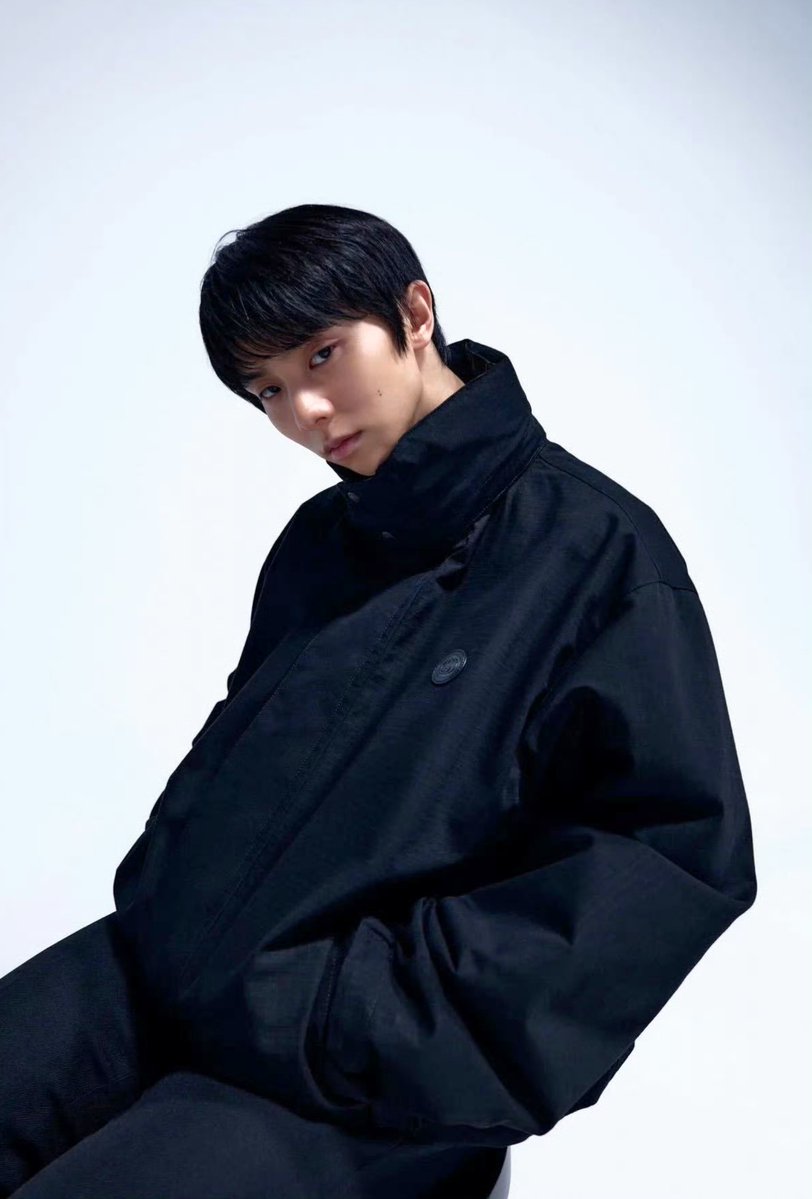 dailyyuzu2624's tweet photo. my gucci boy #YuzuruHanyu https://t.co/8vf3YKn3zN