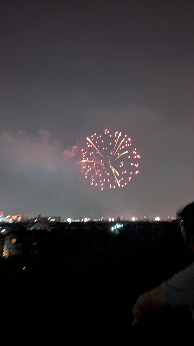 boatix_info's tweet photo. 花火大会行ってきたー!!

自分のいるところから４会場分の花火が見れるという贅沢な場所でした😉 https://t.co/dwlr563WJO