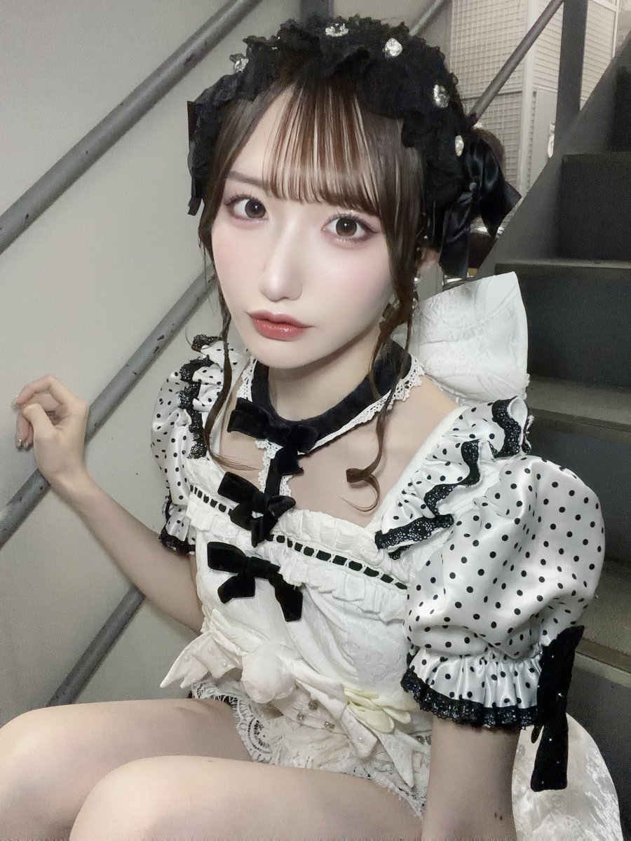 kingsari_emiru's tweet photo. 久しぶりにヘッドドレス付けてみた🖤 https://t.co/g0bltV4euX