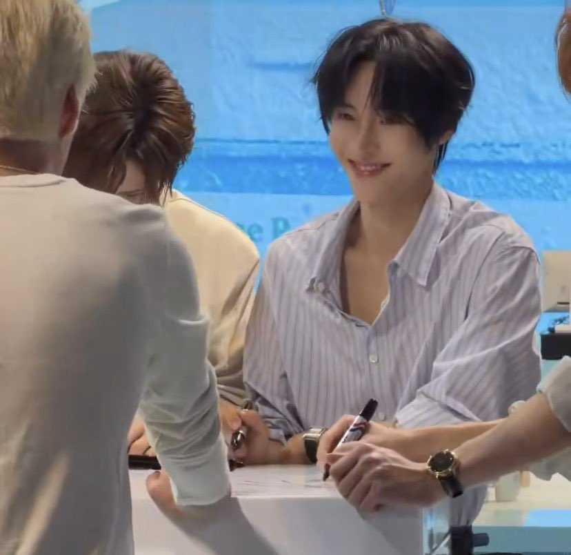wnnbinhee's tweet photo. whipped https://t.co/8JT4a9iJzx