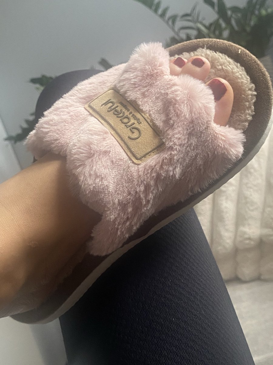 GoddessSabin's tweet photo. Który frajer chętny na dojenie ? Blik bankomat femdom Findom slave feet foot goddess https://t.co/zMn3nqqBch https://t.co/1mIUG9CJEp
