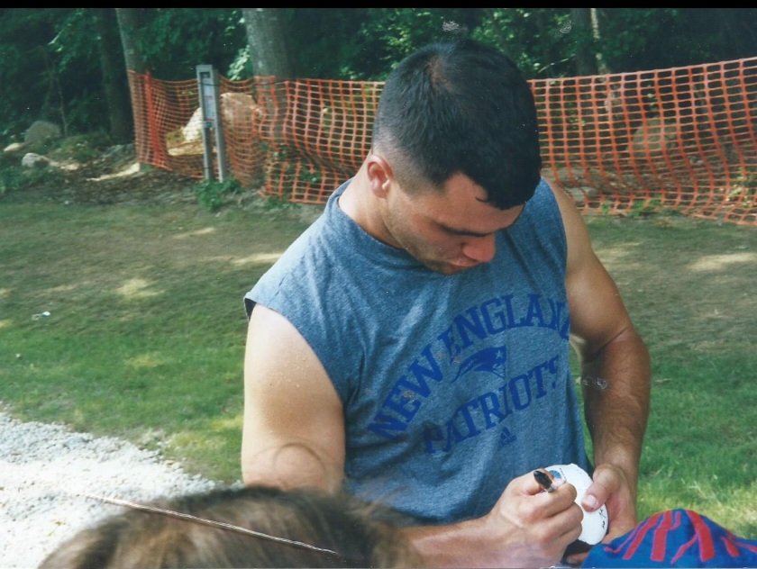 madrivglen's tweet photo. Adam signs autographs after morning practice at Bryant University (1999). https://t.co/yqu1qaiyTa