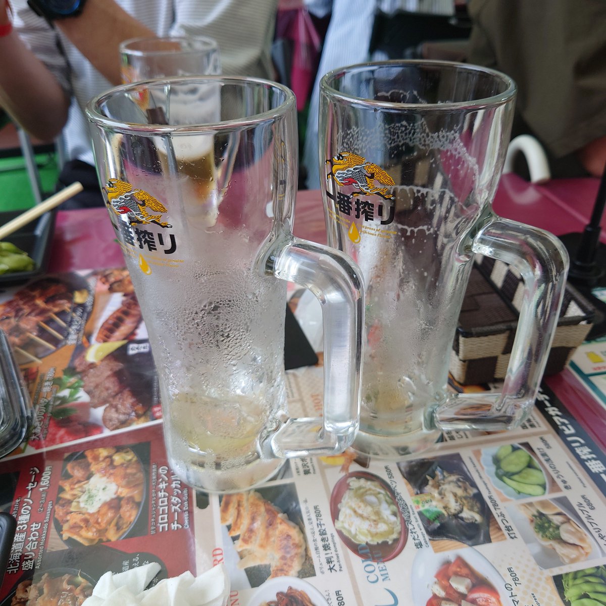 M38007879's tweet photo. ただいまぁ～
大通ビアガーデン🍺
行ってきたよ
外で飲む🍺最高‼️ https://t.co/yC7OpHY7xX
