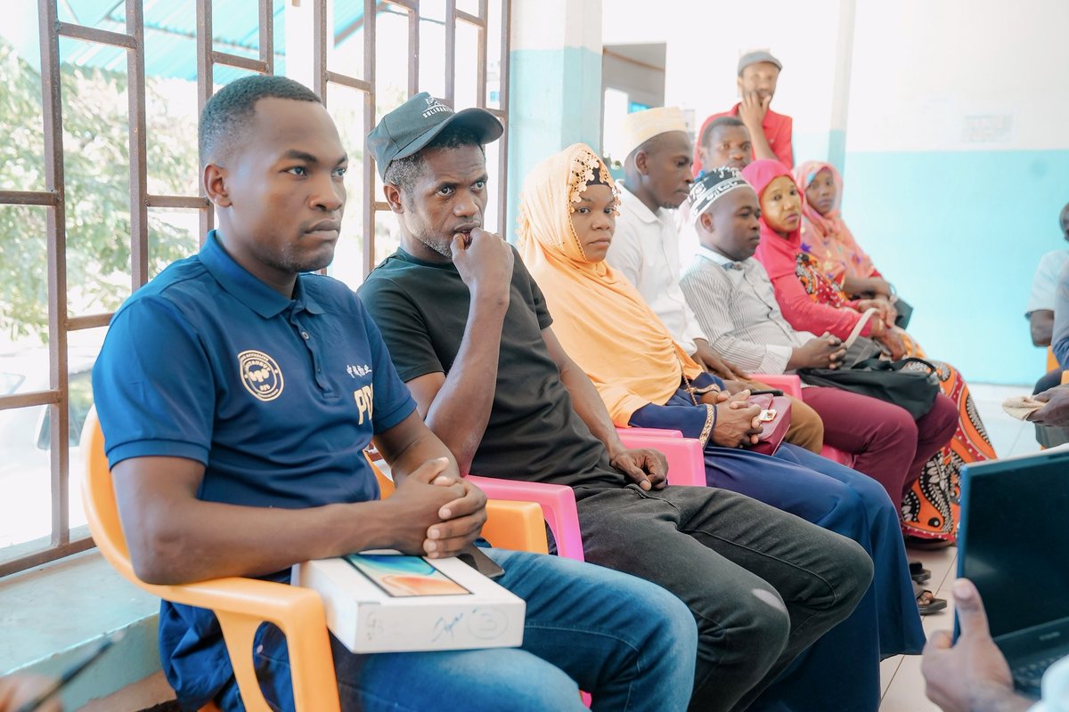 amgcomores's tweet photo. 📍 Bambao Mtsanga | District sanitaire de Domoni – Ndzuani

Les Points Focaux et la Task Force réunis pour évaluer trois mois de déploiement sur le terrain.

🎯 Objectif : renforcer l'affiliation, la cotisation et la re-cotisation des ménages, partager les expériences de terrain https://t.co/2m9IAXeVeh