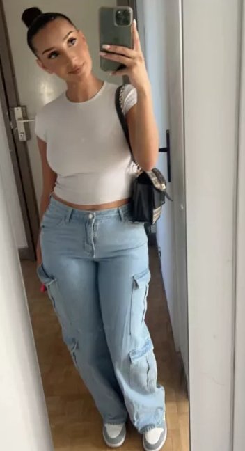 influ_frr's tweet photo. Les cuisses de camelia c’est quelque chose quand meme https://t.co/jc4bo2H5Yt