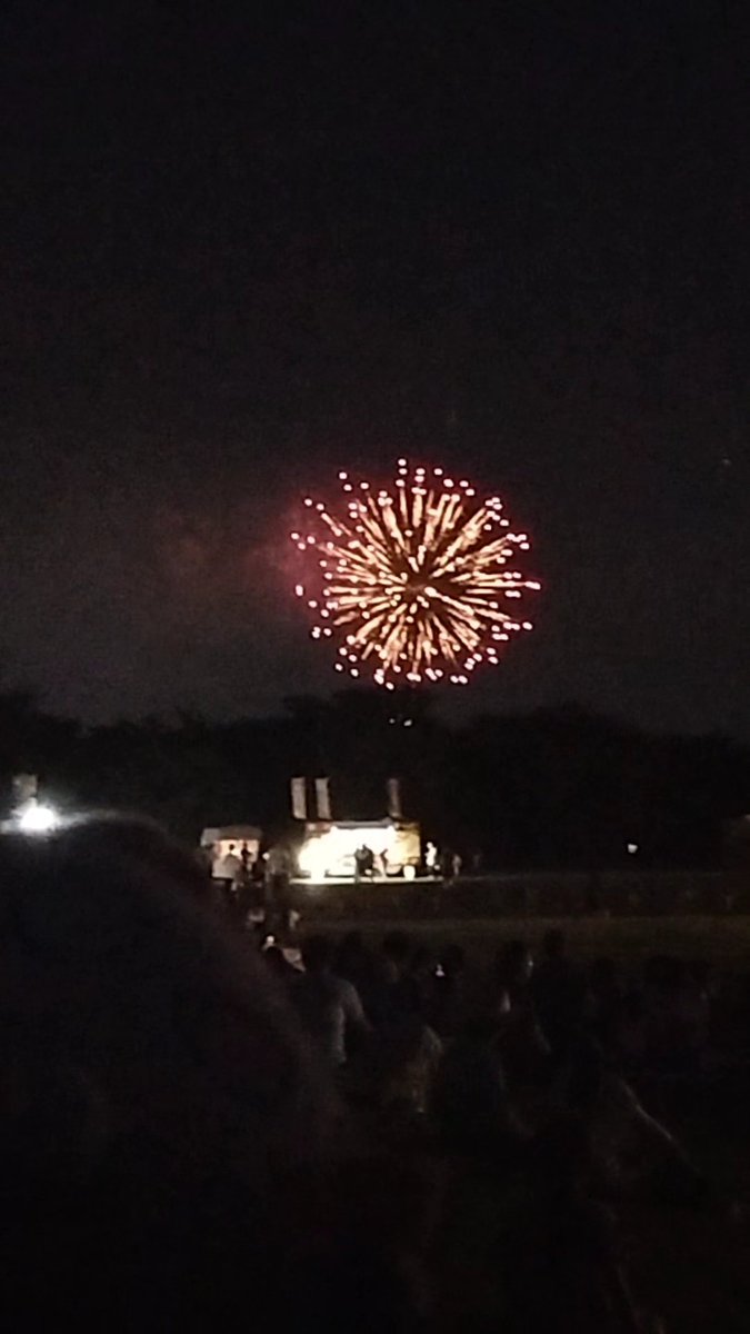 tama_aaaah's tweet photo. 今年も8月1日がやってきた！
高海千歌ちゃん、お誕生日おめでとう！
ラブライブシリーズにハマり始めた頃から推している千歌ちゃん。
今年は、入間川七夕まつりの花火と一緒にお祝い！

そういや今日は、「花火の日」らしいね🎇
 #高海千歌生誕祭2026
#高海千歌誕生祭2026
 #花火の日 https://t.co/nMFG1TLw2z