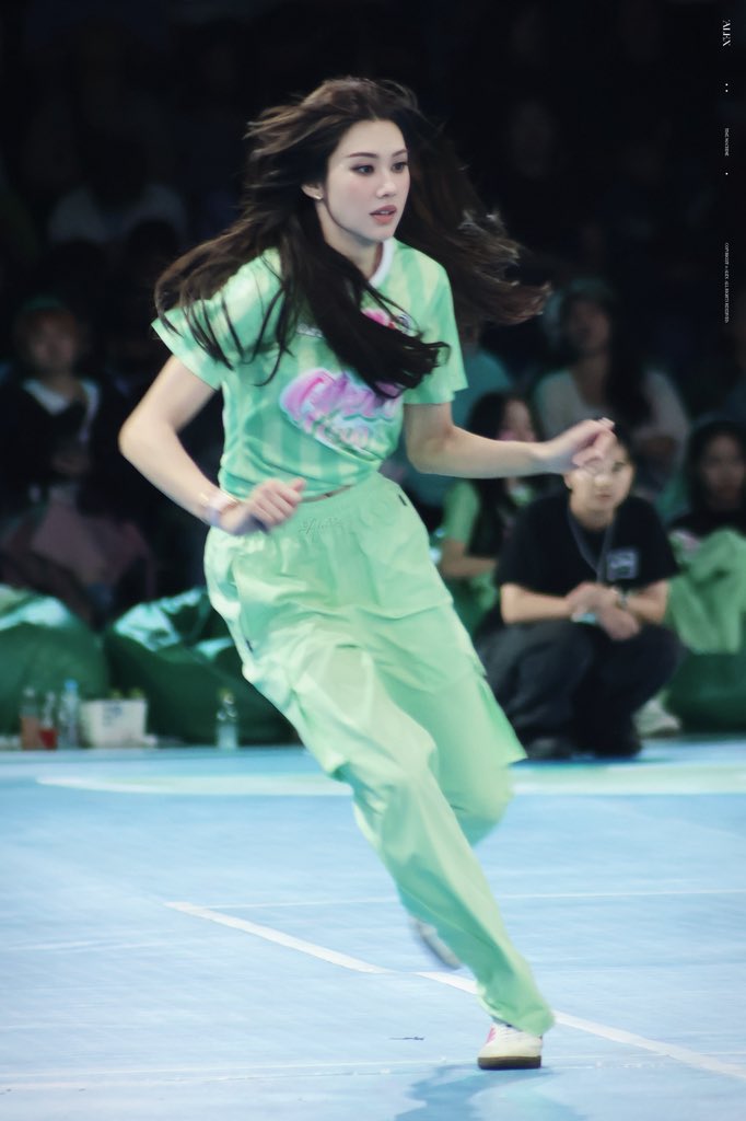 mootopiana's tweet photo. เชี่ยโคตรหล่อ กูนึกว่าเต วรากร https://t.co/5gBiaaa8IU