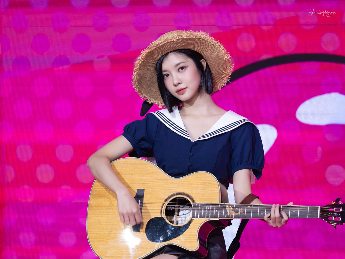 zinebAmira11's tweet photo. #Kep1er #케플러 #김채현 #김다연 #채다즈 #CHAEHYUN #DAYEON
#CHAEDA
🐯🐿️🖤🖤
chaeda
chaeda guitar 🎸✨ https://t.co/fAxPPTkcNB
