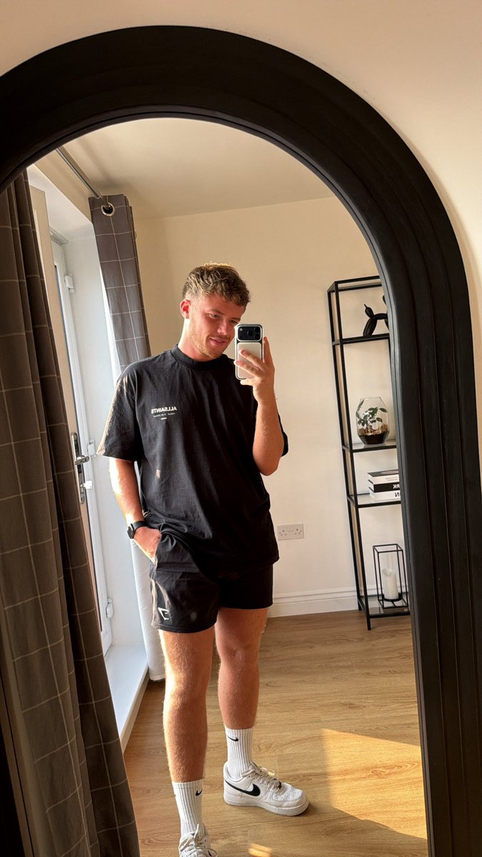 Con060999's tweet photo. Thank fuck it’s the weekend 😍 https://t.co/Un1XVs7QrU