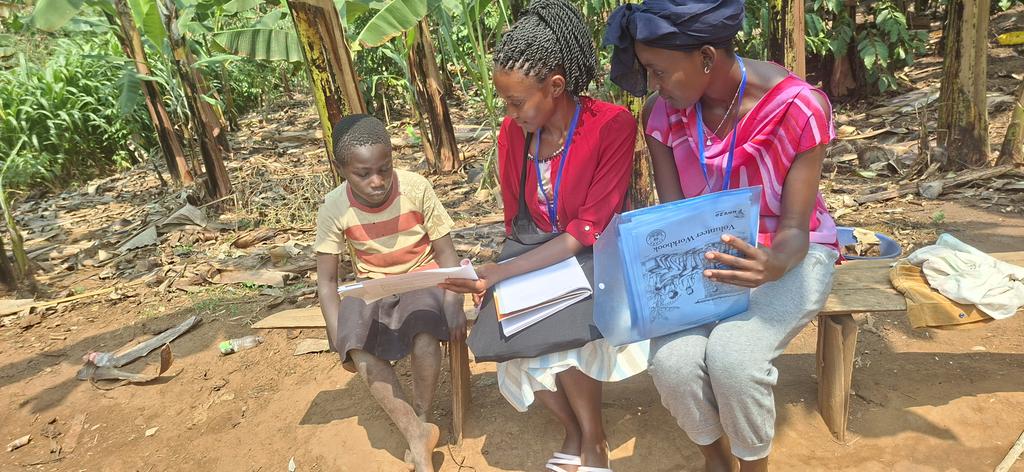 KiVOHE25's tweet photo. The Uwezo 2026 Foundational Learning Assessment in collaboration with KiVOHE Sheema District. 

A parent is responding and giving information about his Household to the Volunteers while some Children are being assessed in Numeracy Literacy and Live Skills and Values. https://t.co/dKJppPlg6j