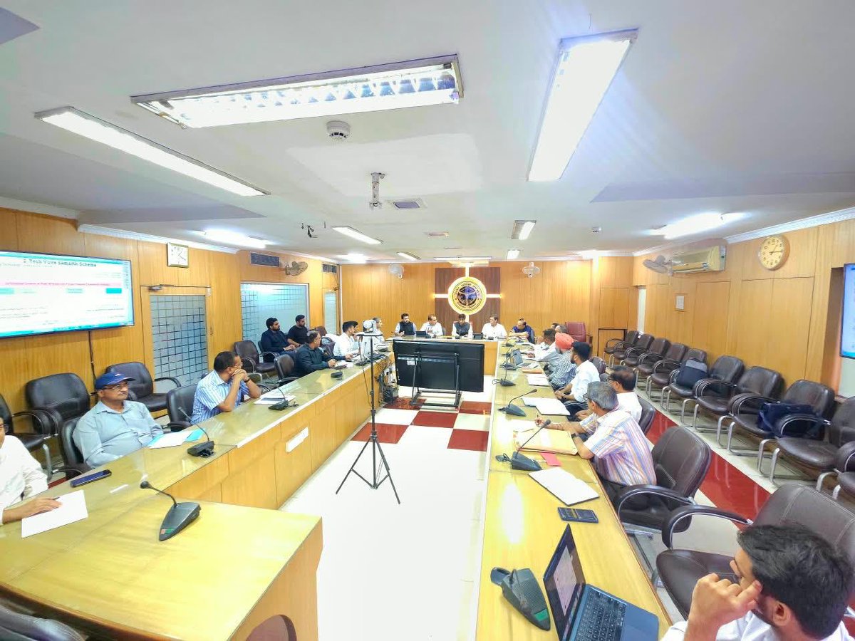 karandi65's tweet photo. During my visit to Lucknow, I held a meeting with senior officials of the @UPGovt, IT & Electronics Department, Government of Uttar Pradesh and Planning Department, Government of Uttar Pradesh to review the State’s initiatives and policy priorities across IT & Electronics, Science & Technology, Space, Energy and Power.