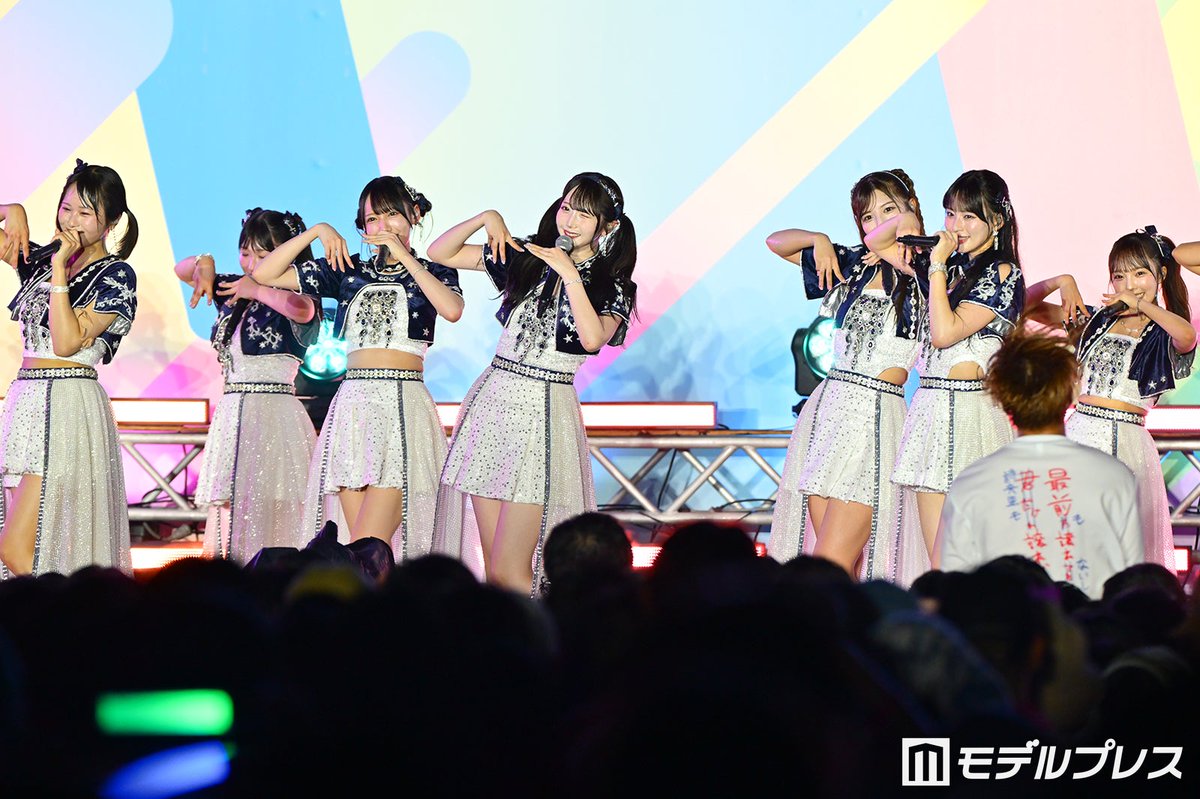 modelpress's tweet photo. 【TIF2026💖】
≠ME（ノイミー）雨の中圧巻パフォーマンス☔

話題の「愛くださいませ」から始まりの曲まで
デビューの地でファンと一体感💎
https://t.co/v95rbOnKmx

1.愛くださいませ
2.ここでファーストキッス
3.偶然シンフォニー
4.喝采パレード
5.初恋カムバック
6.Summer Haze
7.まほろばアスタリスク
8.≠ME

#TIF2026
