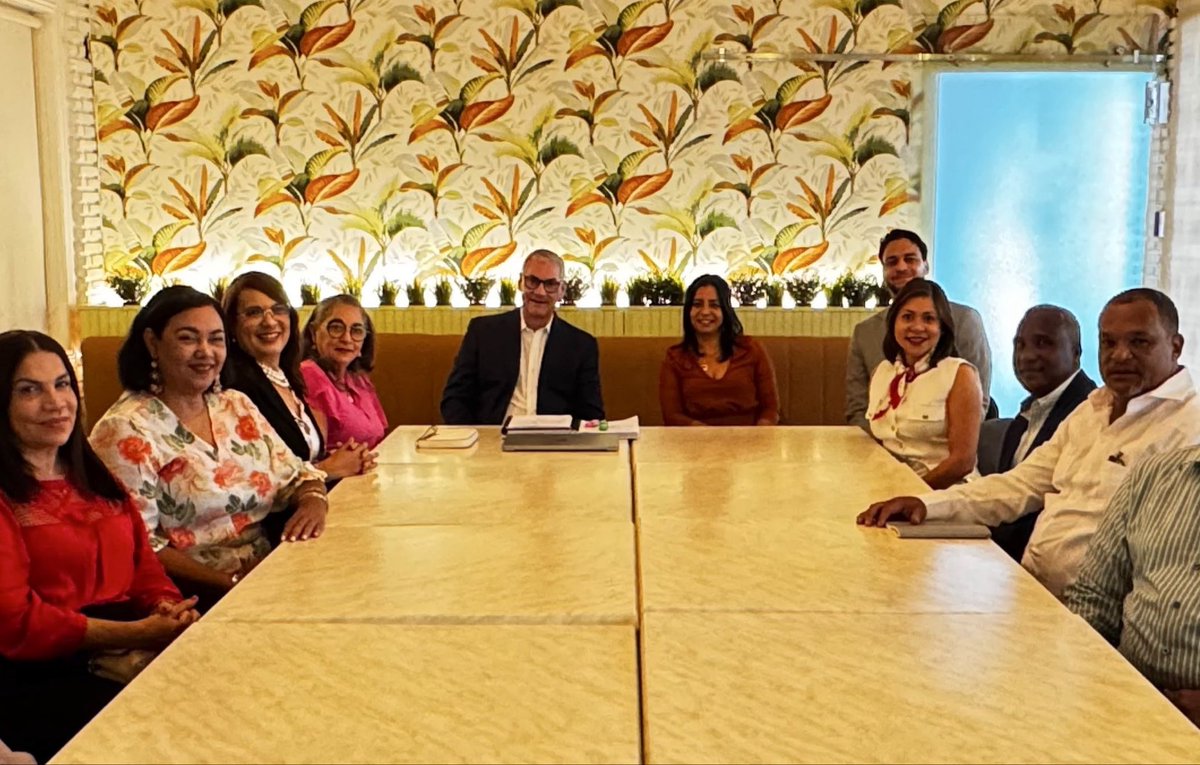 vilmania06's tweet photo. Encuesto fructífero con nuestro pre candidato por el @PLDenlinea y futuro presidente de la República @GonzaloCastillo junto a dirigentes provinciales y miembros que apoyaremos este grandioso proyecto político. #porqueconelPLDseviviamejor #Vamosconto https://t.co/6GdSb9r4BV
