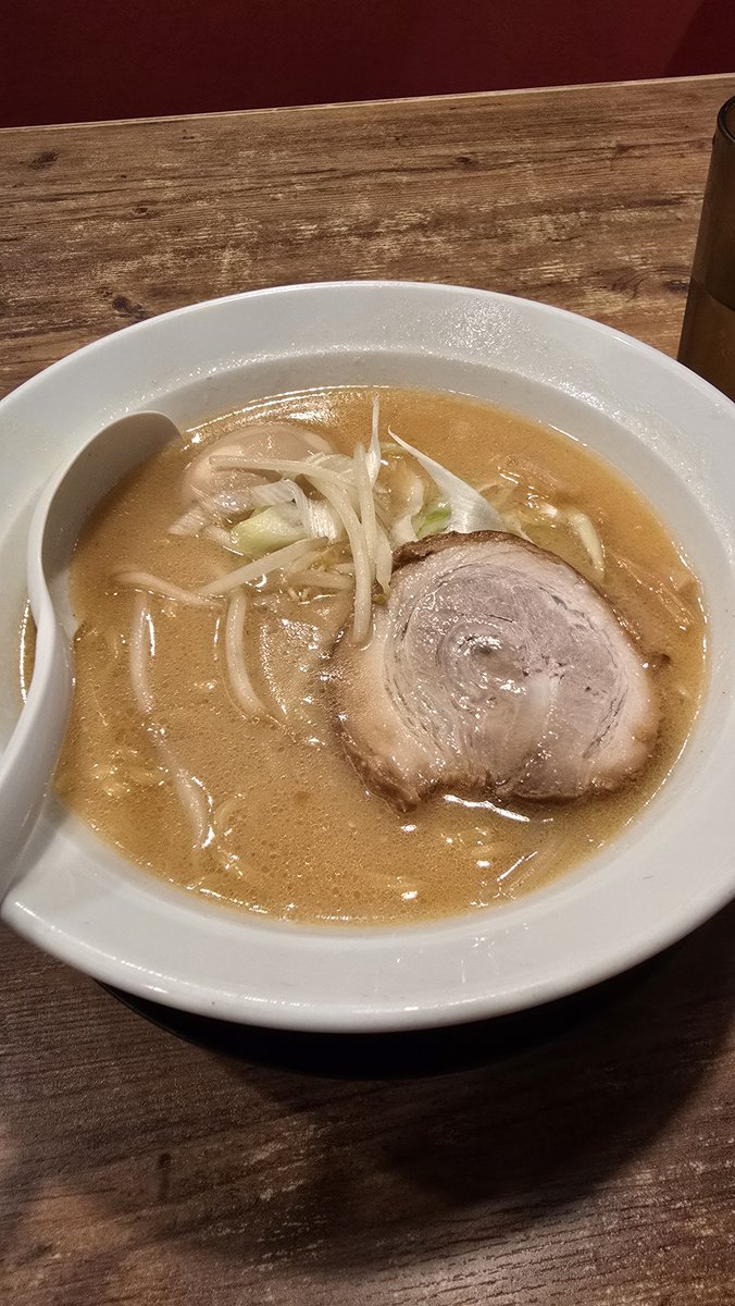 Trinity0315_fk7's tweet photo. 飲みすぎたので〆にラーメン https://t.co/9CH6w5DIPE