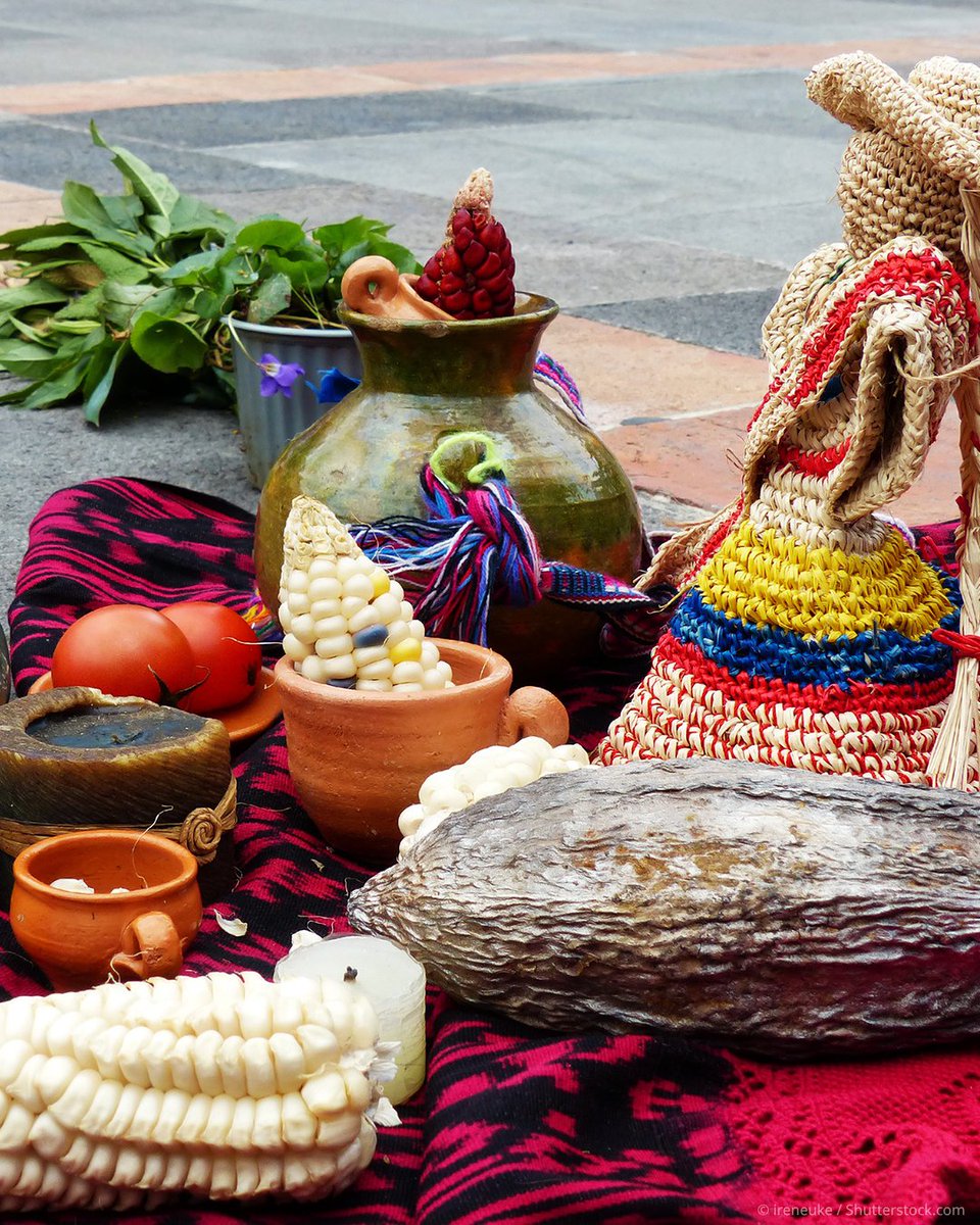 UNESCO_es's tweet photo. ¡Hoy es el #DíaDeLaPachamama!

Las comunidades quechua y aimara de los Andes honran a la #MadreTierra con ofrendas y rituales ancestrales de agradecimiento por todo lo que nos brinda.

Este día nos invita a reflexionar sobre nuestra relación con la naturaleza y la importancia de cuidarla. Descubre cómo la UNESCO apoya esta visión: https://t.co/1Zh3uyivRf