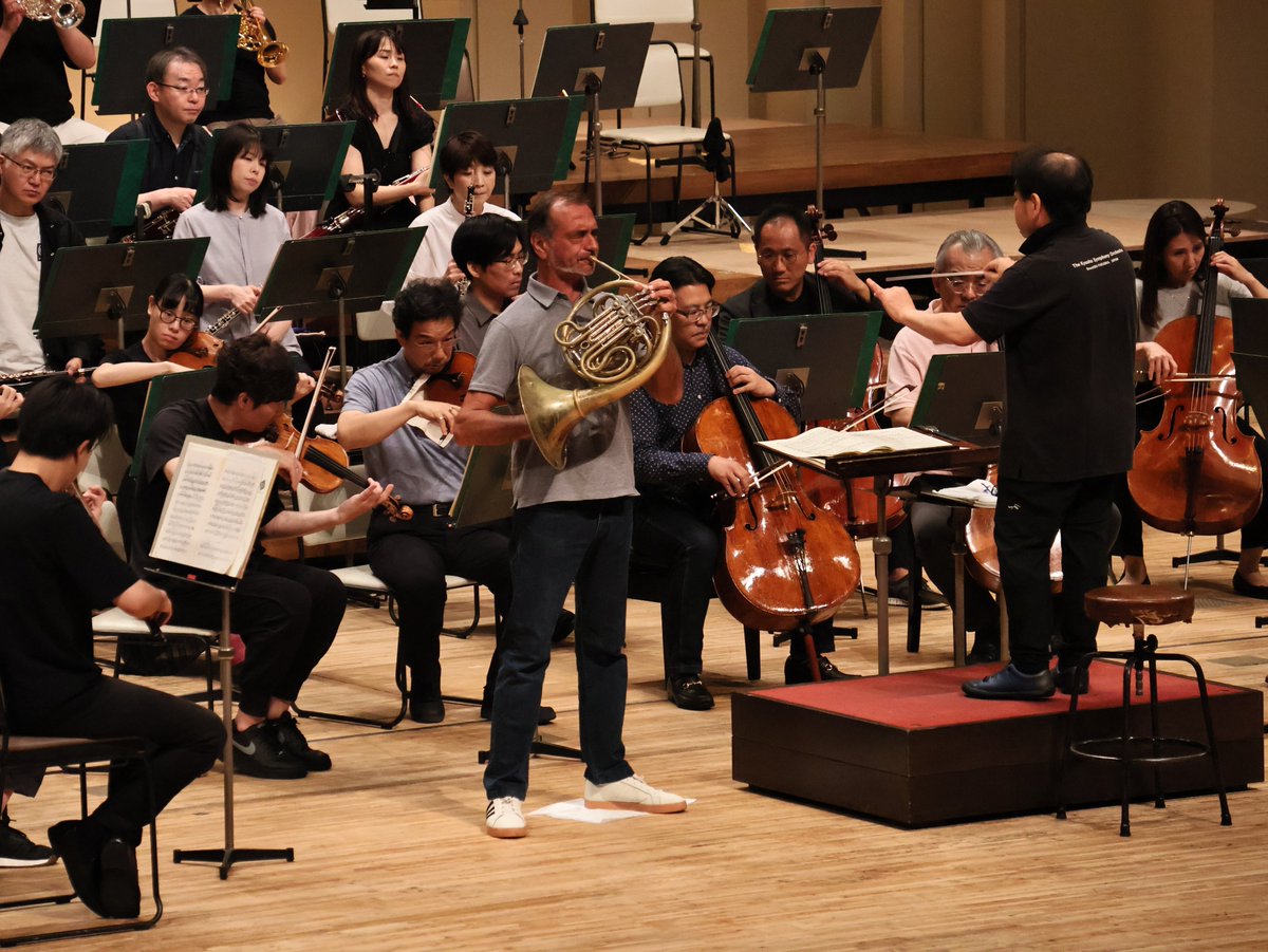 NHKSO_Tokyo's tweet photo. 夏だ！祭りだ！！ #N響 ほっとコンサート
2026年8月2日(日)開演 3:30pm
NHKホール
 
#nhkso
 
夏の恒例、#N響ほっとコンサート 。いよいよ明日開催です！
 
今年のテーマは「翔けよう！まほうの森と夢の世界」。#下野竜也 の指揮で、森にひびきわたる、さまざまな作曲家が手がけた「狩り」の音楽をお届けします。それらを象徴する楽器であるホルンの世界的名手、#アレッシオ・アレグリーニ の独奏も聴きどころです📯
 
後半は、今回のナビゲーター #加藤清史郎 が語りを務める《夏の夜の夢》。メンデルスゾーンによる森の魔法の物語が、豊かな音楽とともに描かれます🌲🪄

打楽器奏者竹島悟史が操るこれらの楽器は？？ぜひ会場でお確かめください🔔
 
チケット絶賛発売中🎫 ロビーでは楽器体験もお楽しみいただけます🎻
夏休みのひと時に、ぜひNHKホールへお越しください✨
 
[公演詳細]
https://t.co/xDm3HDqg0f