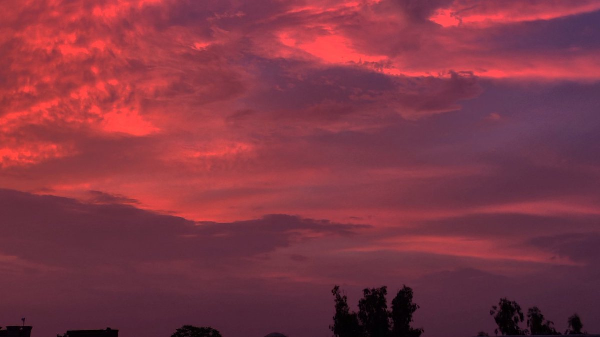 poohthebear0's tweet photo. fav shade of sunset https://t.co/1dpXRQq3d6