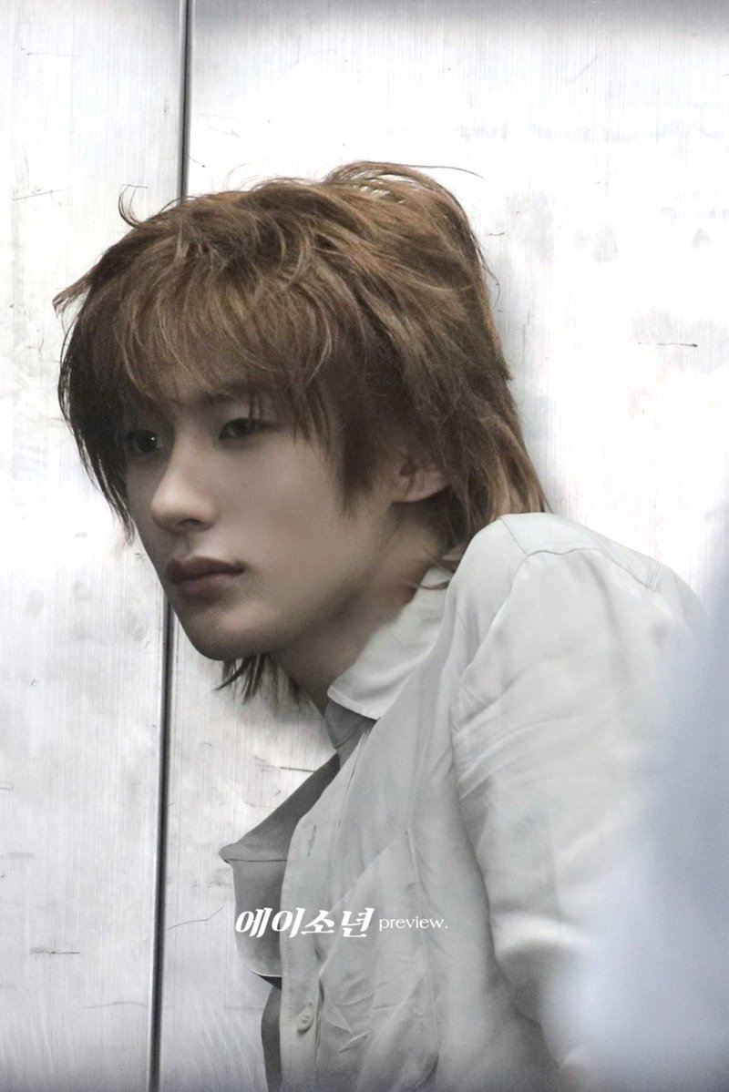 eviscents's tweet photo. so edward cullen of him https://t.co/WbYOg73FSW