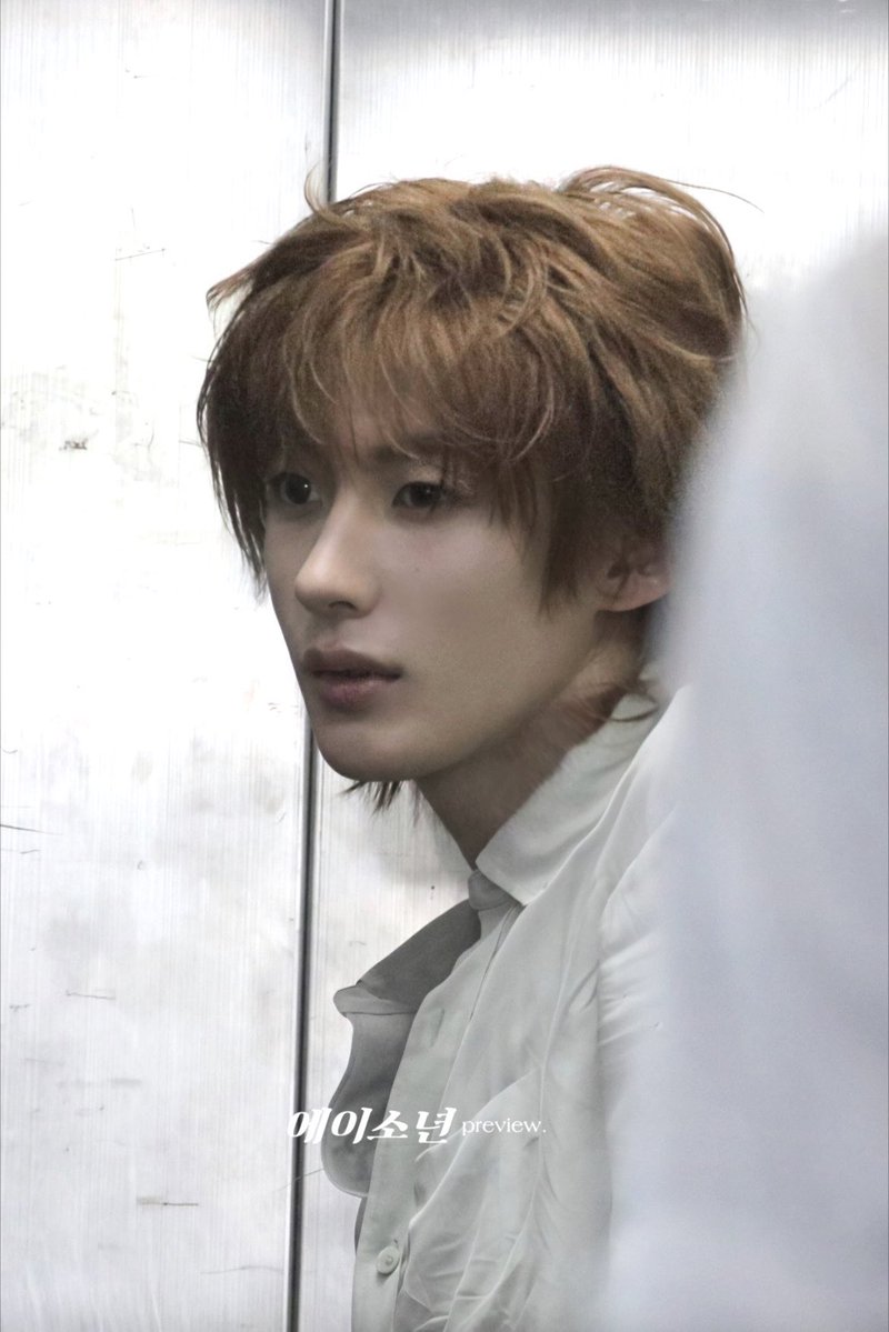eviscents's tweet photo. so edward cullen of him https://t.co/WbYOg73FSW