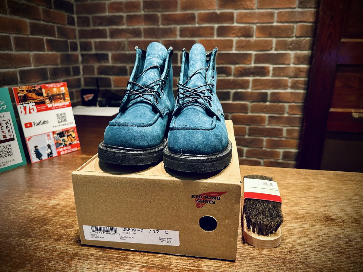 Flying_Blackpig's tweet photo. 前回、エンジニアブーツを購入した時も、
今回も担当してくださったのは
Kobayashiさん。

レッドウィングのブーツは、
ただ履くための道具ではなく、
素材や製法、そして履き込むことで完成していく一足。

そんな物語に惹かれ、
今回迎えた Style No.8809。

また一つ、お気に入りが増えました🩵 https://t.co/XIzKQVdayQ