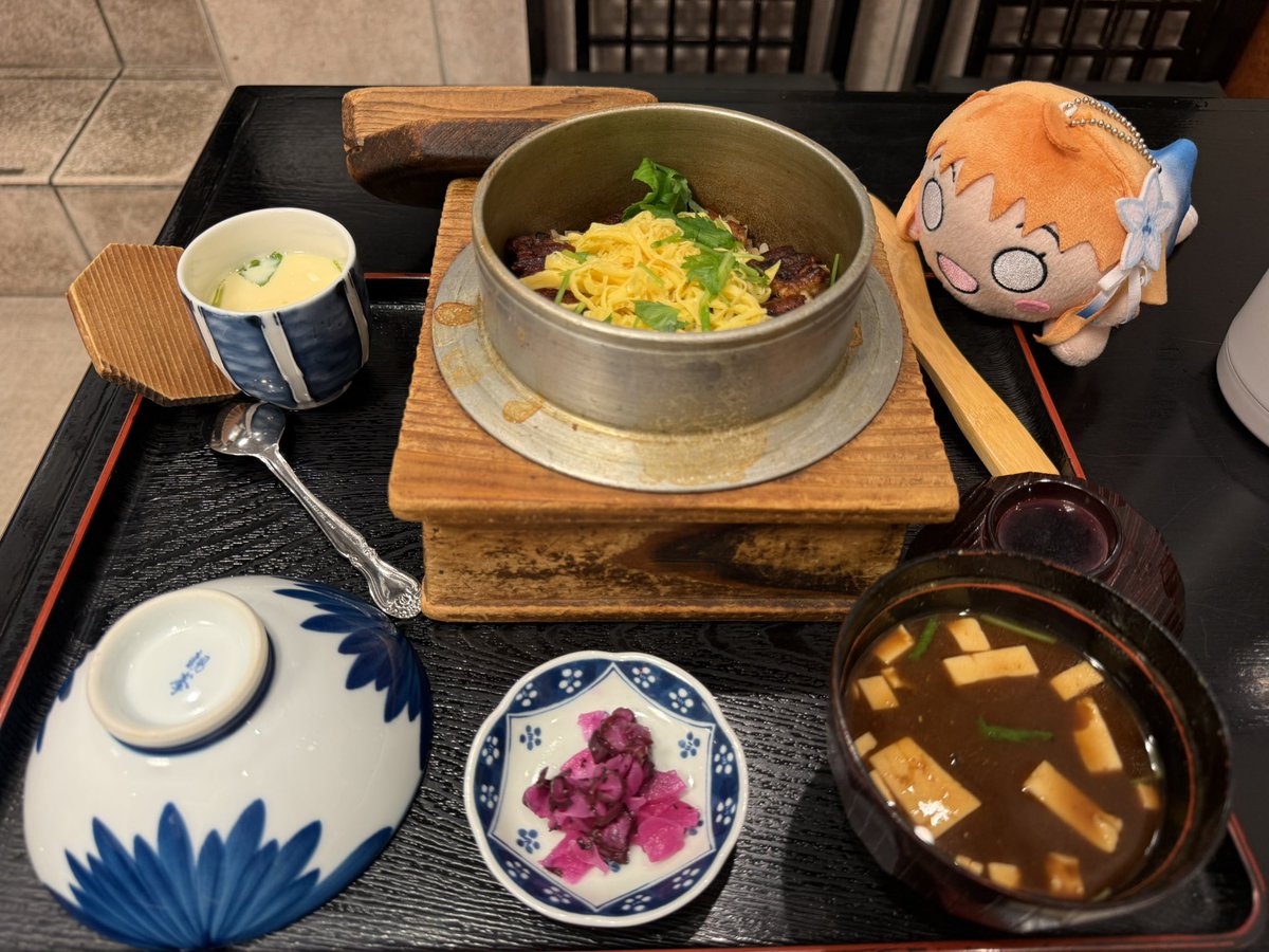 _umimarukasuren's tweet photo. 今回は晩御飯も
前から気になってた@i9j_r さんで鰻釜飯

肉厚の鰻やおこげも美味しかったです
推しが看板娘というキッカケでしたが、それを抜きにしてもまた寄って食べたいですね https://t.co/19ERa7ib4P