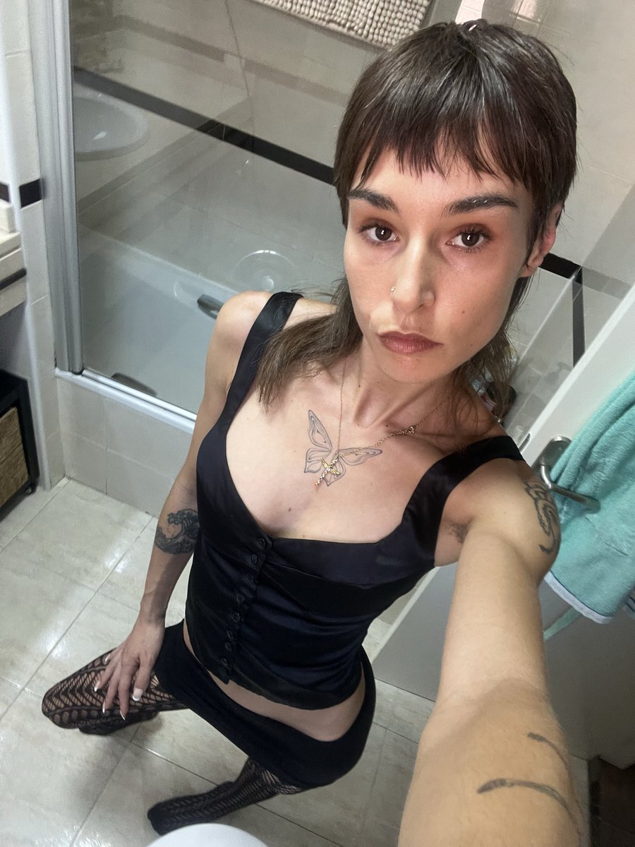 lunafmdom's tweet photo. Nueva por aquí, buscando 🦮🫰🏼Gusanos! Os quiero a todos en mi DM demostrando lo patéticos e inútiles que podéis llegar a ser por mi… se que os encanta😂🤡 y a mi también me encanta dejaros a 0€ 

#findom #femdom #paypig #presenciales #Madrid #cashmeet #sissy #online https://t.co/7mI1aRqtvx