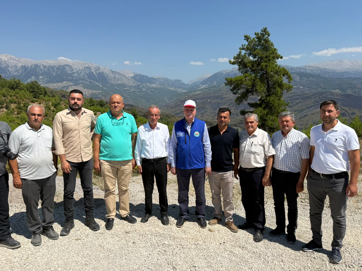 semsibayraktar's tweet photo. Seydikemer'de çıkan yangının başlangıç noktası olan Bayır Mahallesi'ni ziyaret ederek vatandaşlarımızla bir araya geldik.
Yangının yol açtığı zarar hakkında bilgi alarak çiftçilerimizin talep ve beklentilerini dinledik. Yaraların en kısa sürede sarılmasını temenni ediyor, yangından etkilenen tüm vatandaşlarımıza geçmiş olsun dileklerimi iletiyorum.