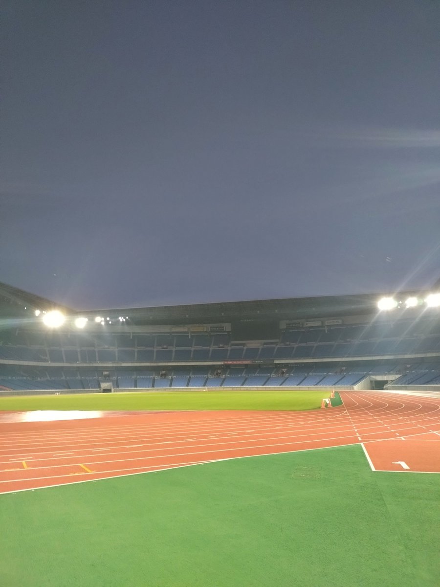 toproadvsoperao's tweet photo. 今日は日産スタジアムにて、 #横浜マラソン のランクリニックに参加🏃
講師は、来年の女子マラソンMGC出場権獲得者で横浜出身の #信櫻空 選手✨
開始してすぐ突然の雷雨⚡で屋内での練習になったけど、なかなかのハード練習で良い刺激をもらった👍
残り2か月弱、しっかり練習に励もう🏃 https://t.co/AyNwl4EwpW
