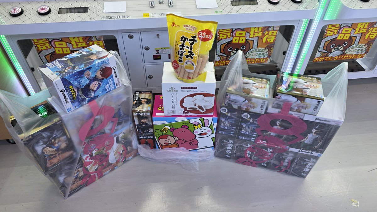 ken_crane's tweet photo. 1枚目名護マンガ倉庫
2枚目&amp;3枚目泡瀬マンガ倉庫
フックもっと上手くなりたいなぁ(+_+)
あと長箱の橋渡し
#クレーンゲーム #UFOキャッチャー
#animefigure #cranegame #clawmachine #沖縄 https://t.co/FURsFyjpsK