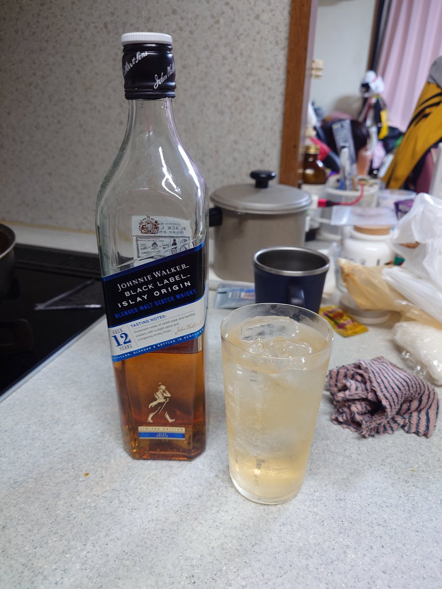 makotospirit's tweet photo. 久々に
ジョニーウォーカー
アイラオリジン🥃🎩
スモーキーが良いね。
貴重品だから　大切に
乾杯🥃 https://t.co/xZRs6yl7DJ