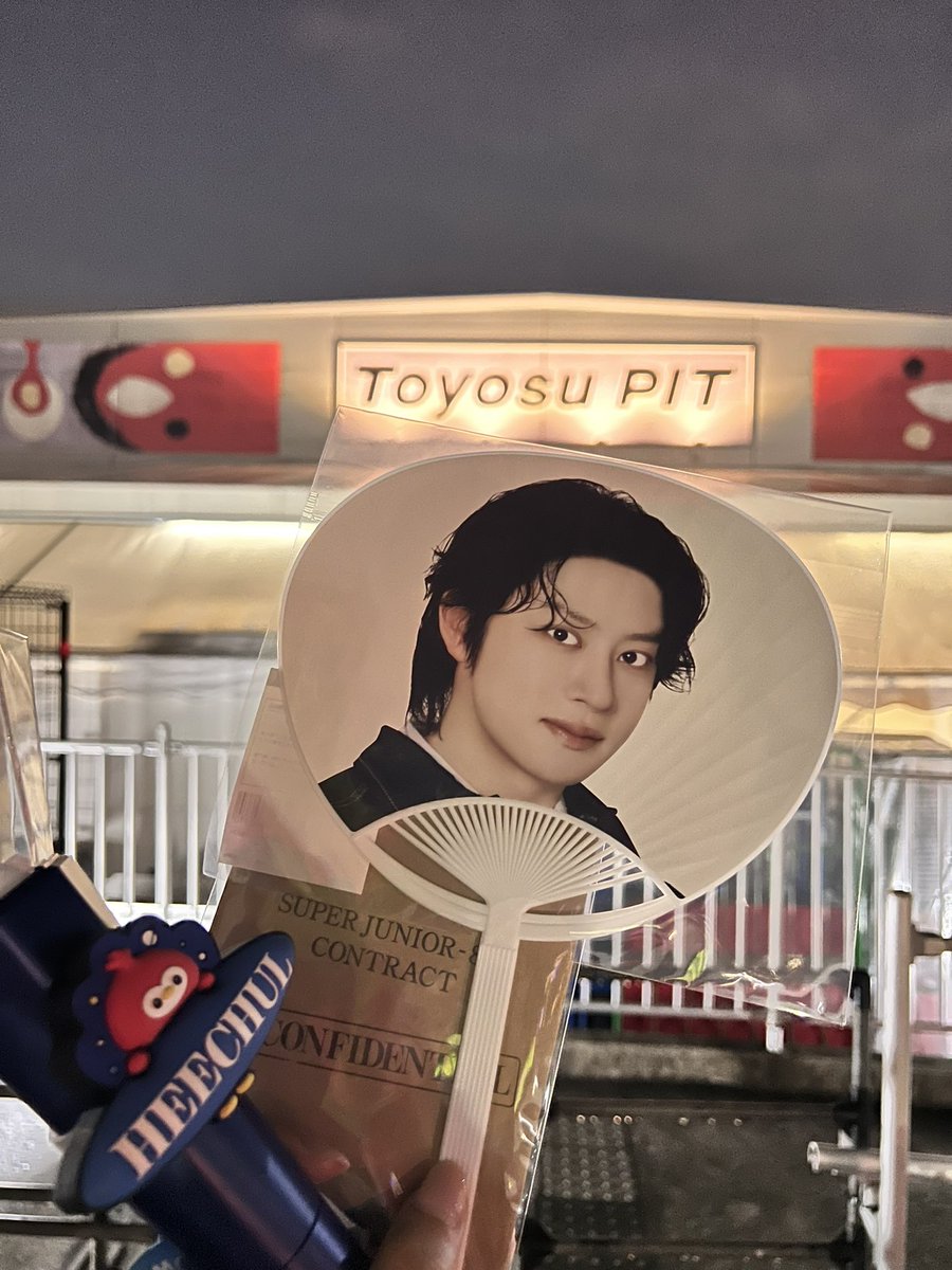 aesim6's tweet photo. 오빠들 그만좀 스탠딩해...
할미엘프들 힘들어ㅠㅠ
그치만 팬콘 재밌어ㅎㅎ
#SUPERJUNIOR_83z
#슈퍼주니어_83z https://t.co/Nth75wg4X0