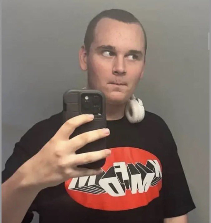 sxgardipped's tweet photo. I got a new shirt… teehee https://t.co/1B3oMDNaLR