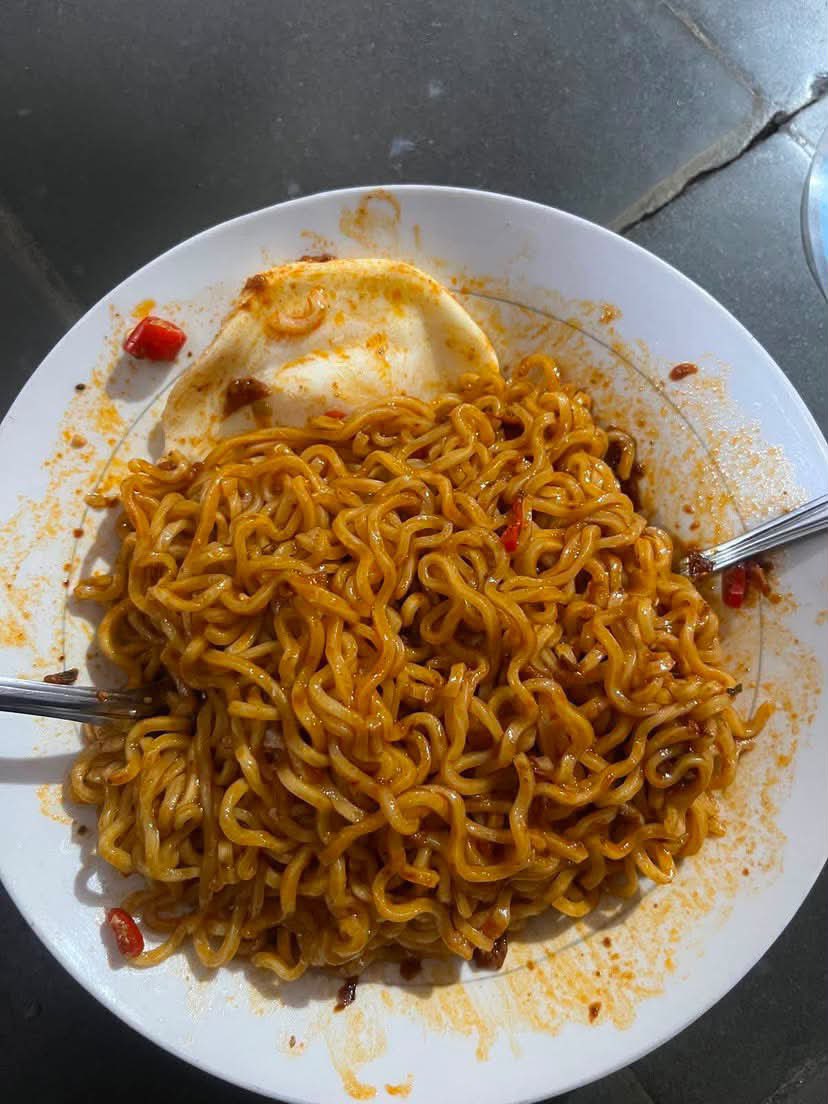amvalavu's tweet photo. PUNTEN YA YG BILANG INDOMIE ITU MIE INSTAN PALING ENAK, BERARTI BELUM PERNAH COBAIN MIE INI. KASTANYA DI ATAS INDOMIE🤤￼☝️ https://t.co/wejaFo5Hwt