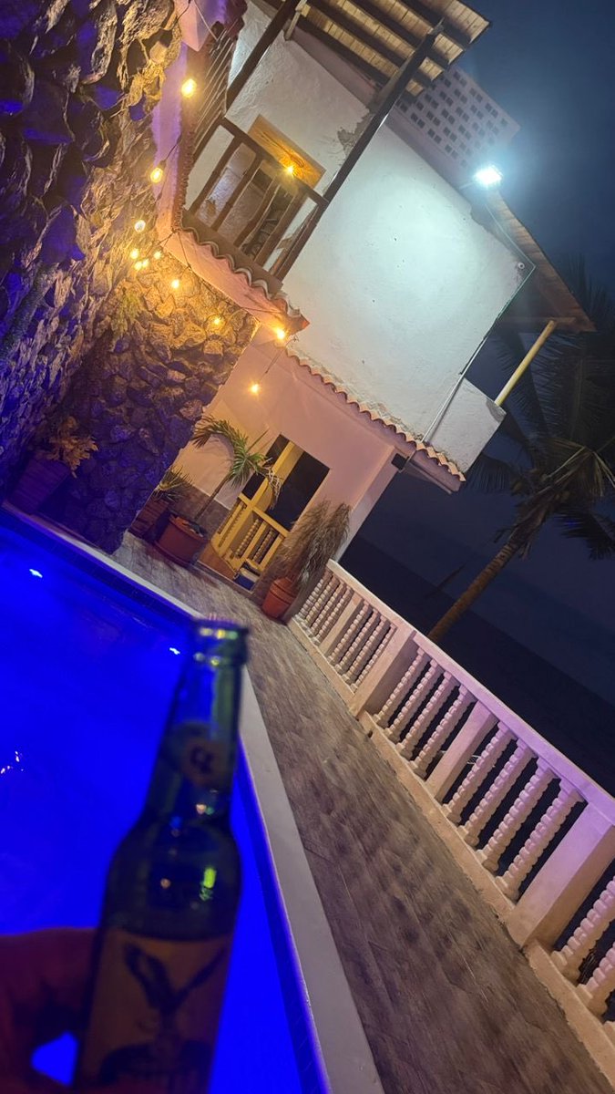 victrokn's tweet photo. Quien se anota para darle cariñito a esta casa en la guaira. https://t.co/VrJKLQQFll