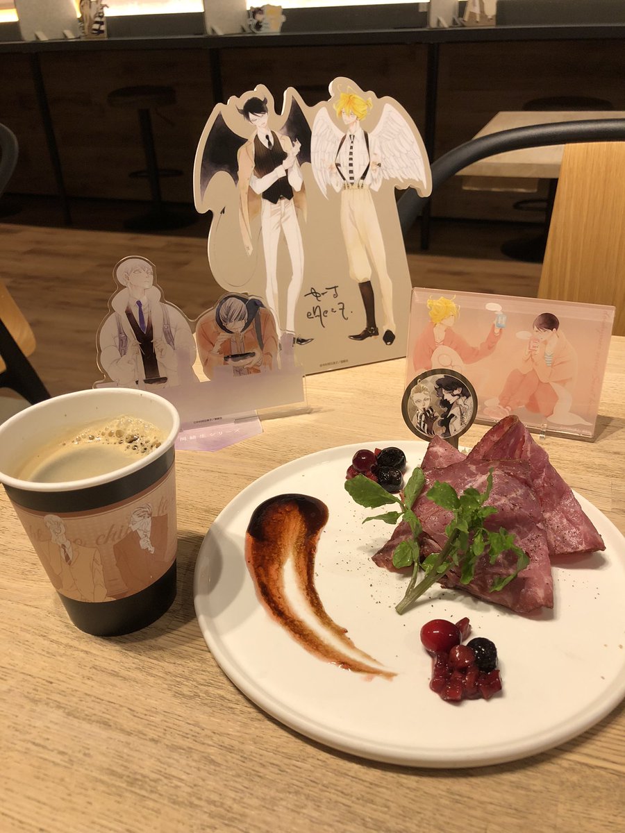 tadano_k's tweet photo. 中村明日美子先生のステラマップカフェにも行ってきた！素敵空間ありがとうございました！先生全部サインされたんですね…！感謝感激( ；∀；) https://t.co/sKEy0nKT7t
