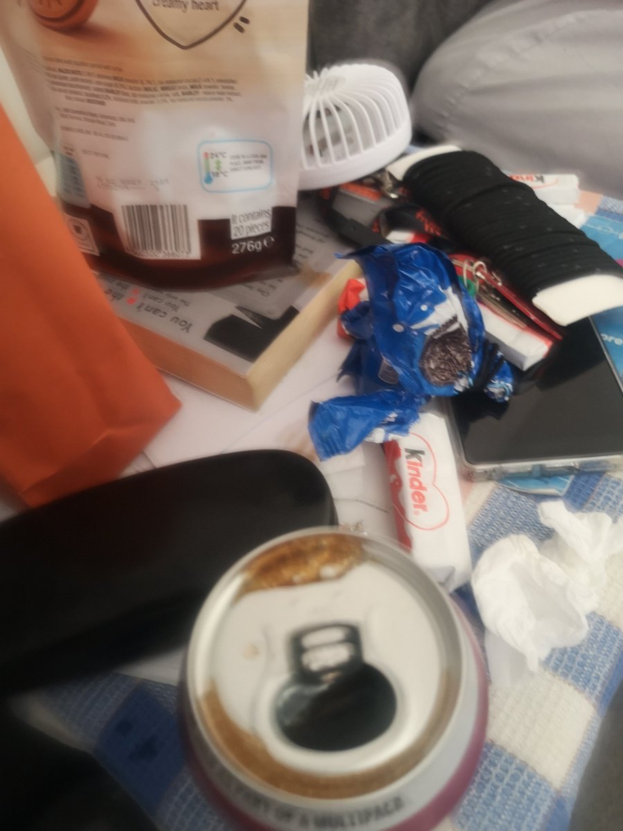 sub3seme's tweet photo. Kill Pepsi why does it always explode my papers and my book is wet fuck you https://t.co/8uQ0kSacAd
