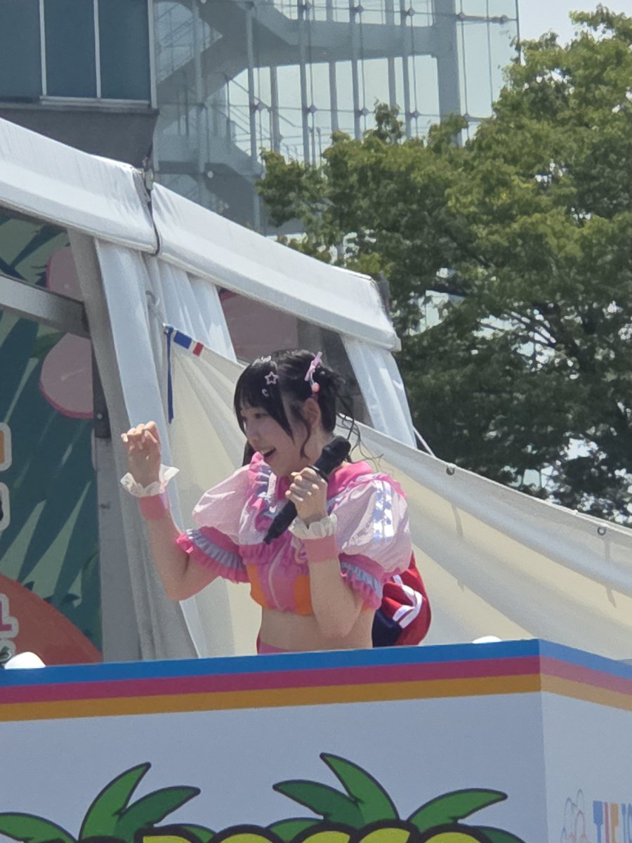 bee_yannyann's tweet photo. あーりんとの共演おめでとうございます！！トロッコではしゃぐうるなさん
#羽賀うるなはいいぞ https://t.co/VywphX0dD5