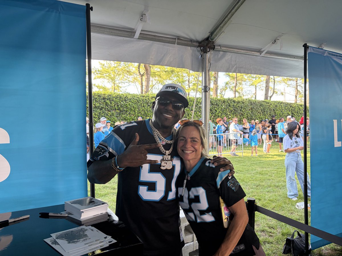 ClarkBurnside's tweet photo. Fan fest with the legends https://t.co/q5UnUhpysD