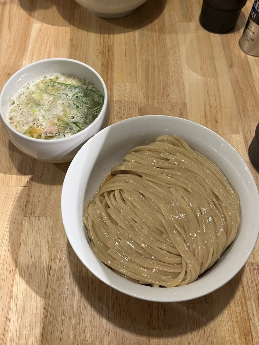 ti_utage's tweet photo. 麺屋 K さん
📍奈良県奈良市光明院町

🍜鶏魚塩つけ麺　◎数量限定

アーティスティックな麺線に魅了されて訪問‼︎
丼顔だけじゃなく麺がウマーーーっ😋
もちシコ食感でズバズバ💦
塩ダレのエッジと節の出汁感もgood👍🏻
スープ割りは必須🙂‍↕️🙂‍↕️🙏😌 https://t.co/ZHYVF4yLCs
