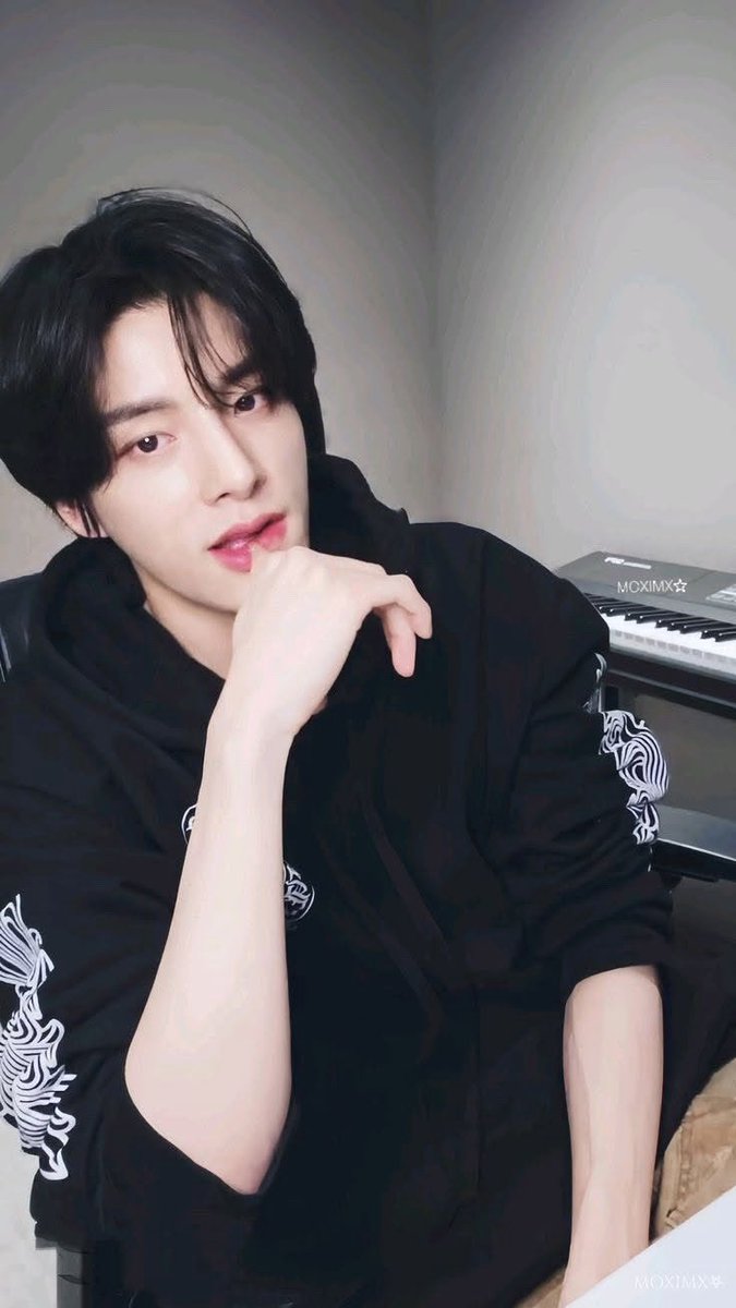 onlyzxn_'s tweet photo. #엔진트친소 #엔진_트친소 
교류 자주 하는 엔진과 트친할 공주님 . . ♡
흔적 다 잡아용 https://t.co/jloYavHn0x
