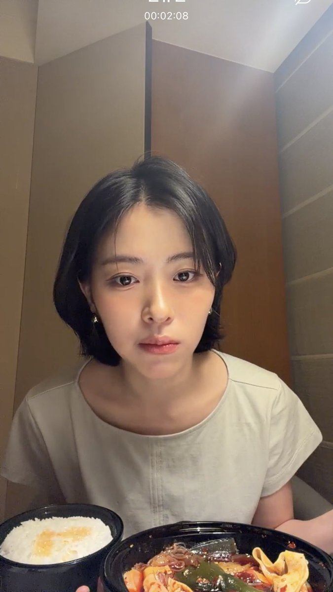 thinkaboutryu's tweet photo. RYUJIN MALATANG MUKBANG https://t.co/hUUYd5tBip