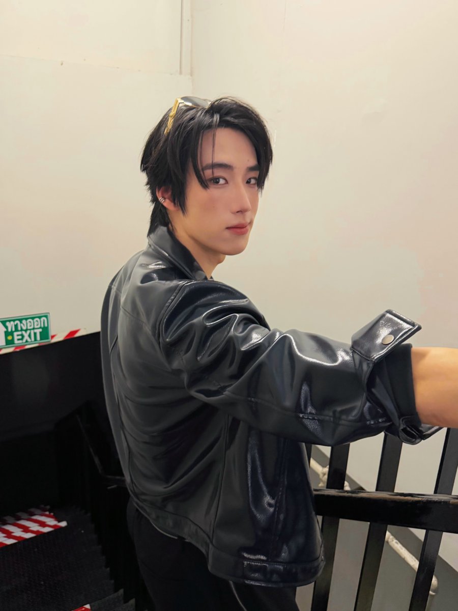 BUS_SONRAY's tweet photo. ขอบคุณ @gliide_music และพี่ #SVRN ที่ชวน #ALANpasawee มาร่วมแจมในงาน OVERHOPED OFF THE STAGE วันนี้นะครับ สนุกมากเลยครับบบ 😎👍🏻💥

#OVERHOPED_OFFTHESTAGE
#BUSbecauseofyouishine https://t.co/fNJj13BAoo