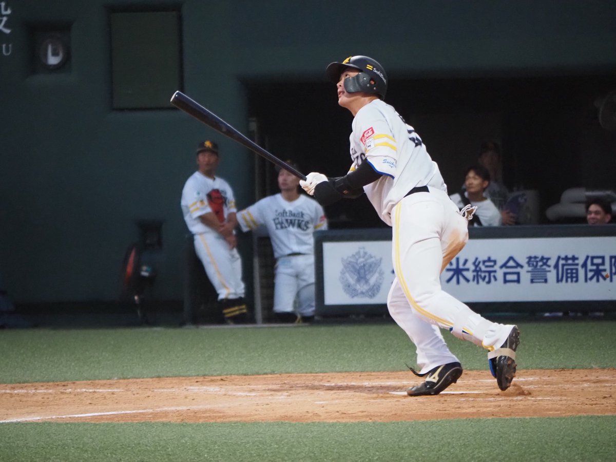 Bambies2025's tweet photo. 【2軍戦】
#石塚綜一郎 選手が復帰後初のホームラン‼️復帰してからは「なかなか感覚が戻らなかった」という中、今日の一発は良い手応えを感じたそうです✨

この一発を契機に、更なる活躍に期待です💪🔥🔥
#sbhawks
#Bambies https://t.co/4J3PJUGE3p