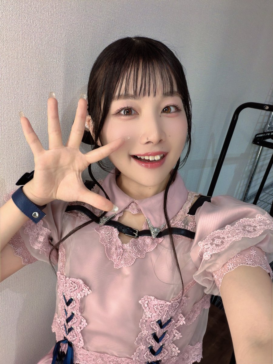 MisakiNako_'s tweet photo. #ちゅーとりえらいぶ2026_Day1 

昼・夜公演ありがとうございました✨

バラエティパートではメンバーみんなの笑顔がたくさん見れて、それだけでニッコニコでした( ˶ ᷇ 𖥦 ᷆ ˵ )
投票もたくさんありがとねぇ🙆‍♀️

ボリューム満点のライブパート、楽しんでもらえたかな〜？
たくさんおてて振ってくれたり声出してくれてありがとう！！
目が2つじゃ足りんかった！！
でもしっかり見えてたよ〜(ง ˙˘˙ )ว

帰ったらしっかり休んでねっ
また明日も楽しむぞ💪💪

◎嵐千砂都役 岬なこ◎
#lovelive #Liella
